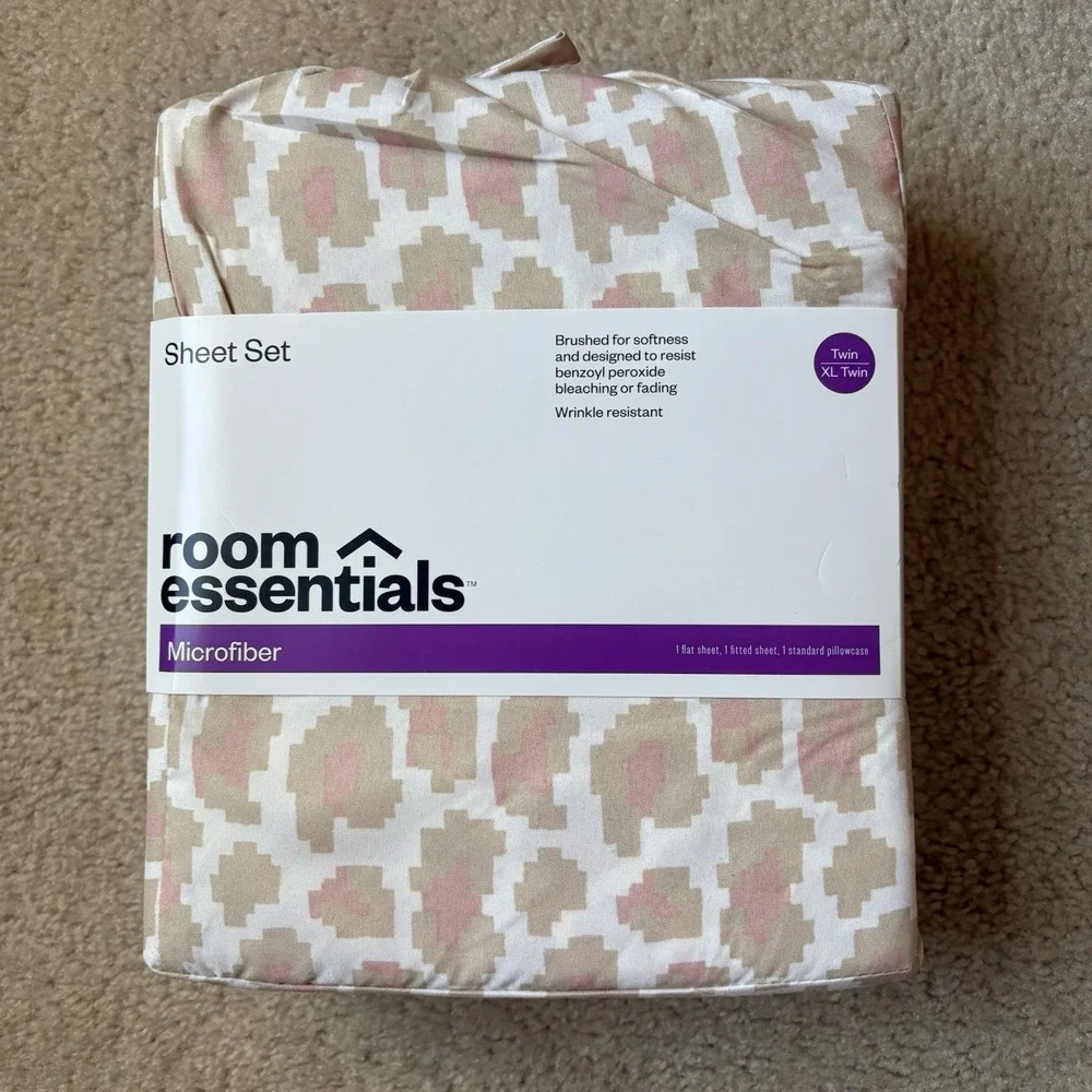 Room Essentials Twin/ Twin XL Microfiber Sheet Set Pink Leopard Print‎ NWT